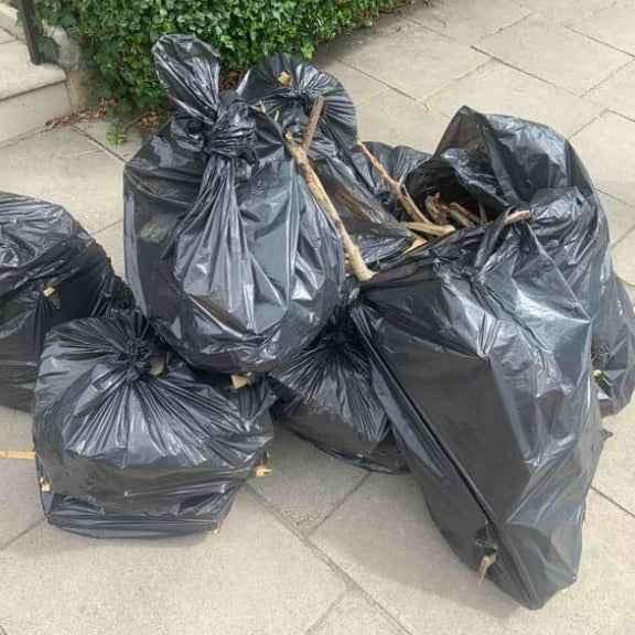 1 cubic yards / 0.76 cubic metres. 75kg limit